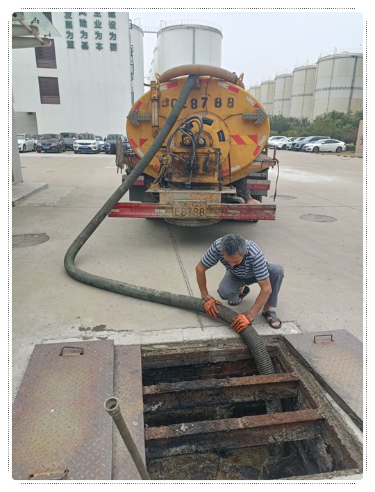 苏尼特右隔油池清掏