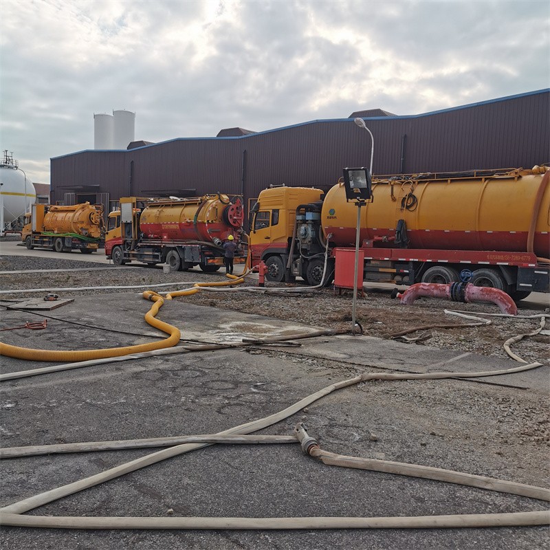 苏尼特右污水池清理